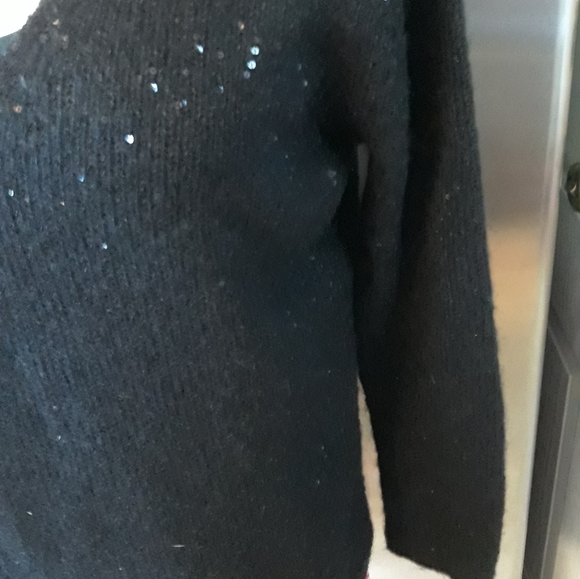 Joe fresh Sweater. A132 - Picture 2 of 3